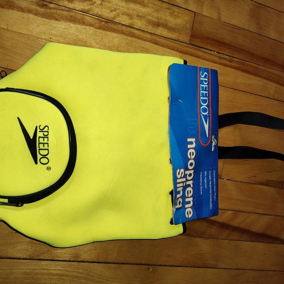 Speedo Sling Backpack. Speedo Sling Backpack. Neoprene with Strap. New with Tags - Picture 9 of 12